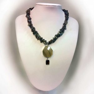 Colier cu pietre labradorite si pandant quartz fumuriu