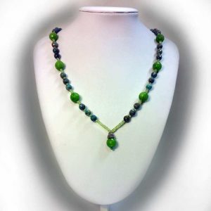 Colier cu pietre granat jad si pandant peridot