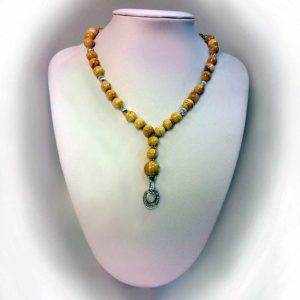 Colier cu pietre jasp