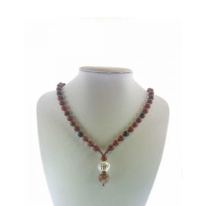 Colier cu pietre granat, jasp rosu si ochi de taur